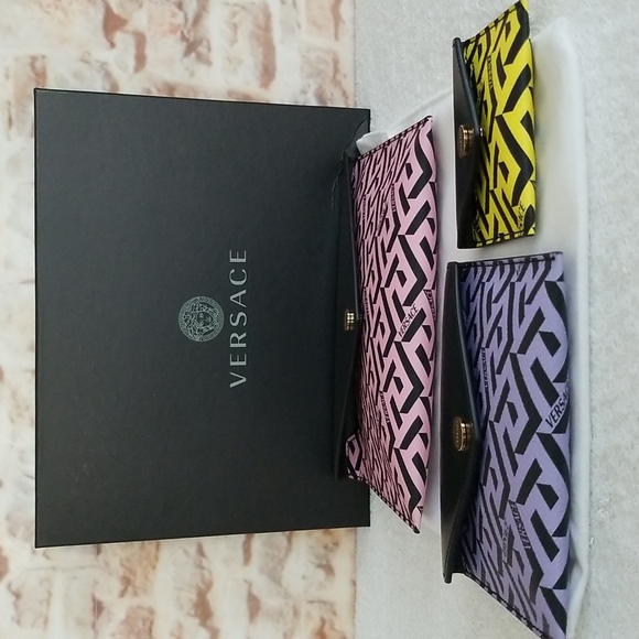New Versace Greca Printed Envelope Pouch Bag Set (3) - Picture 5 of 14